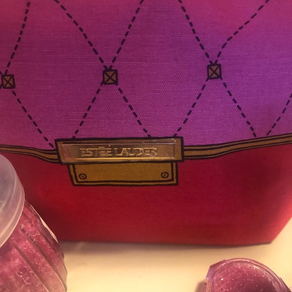 Fashion Estee Ladder makeup clutch. - Picture 4 of 5